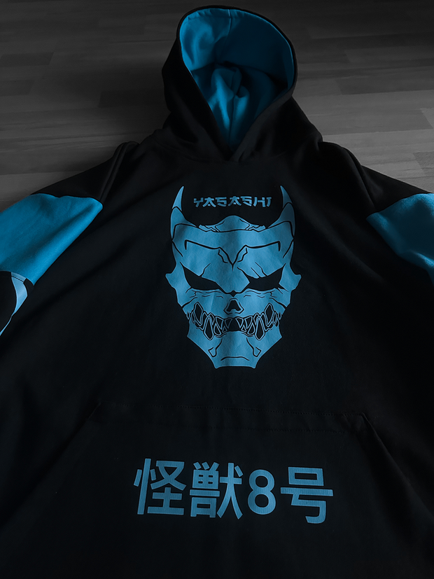 Hoodie/Canguro bicolor Kaiju No. 8 / Brilla en la oscuriodad